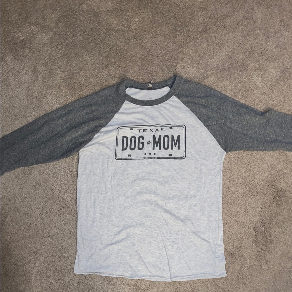 Texas Dog Mom Heathered Light and Dark Gray Raglan T-Shirt - size Medium, EUC